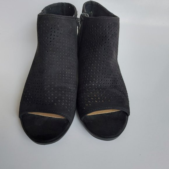 Size 7 Black Perforated Ankle Sandals - Picture 3 of 8